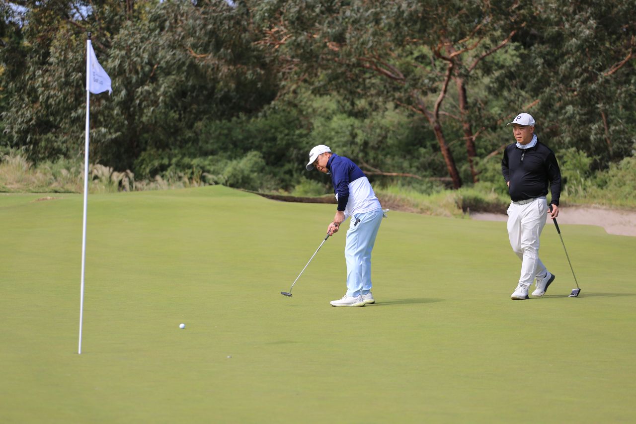 Melbourne tees off for the LSH Auto Australia Golf Cup - and for a good cause