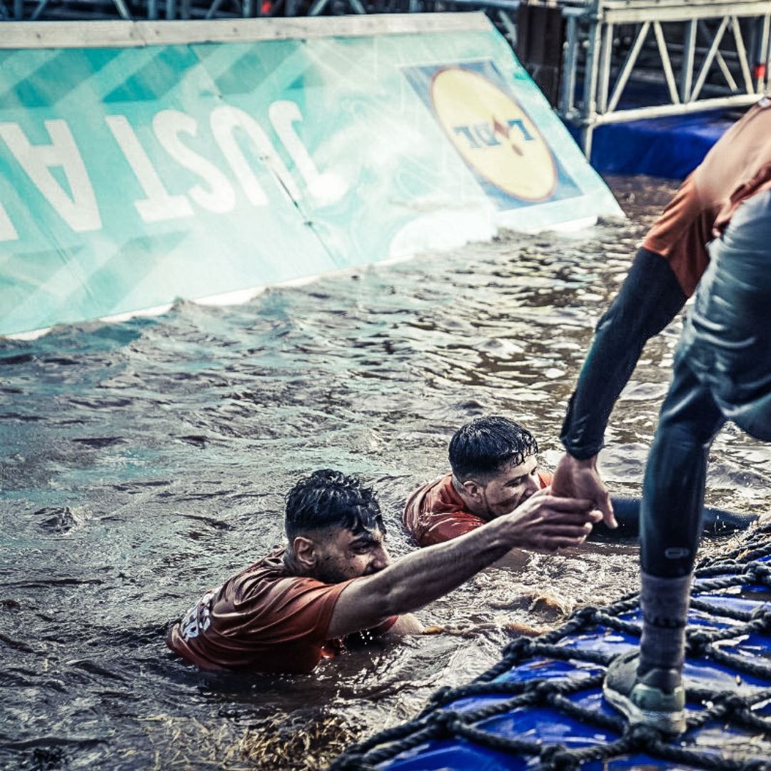 LSH Auto UK colleagues take the path less trodden to teamwork in the North West Tough Mudder Event