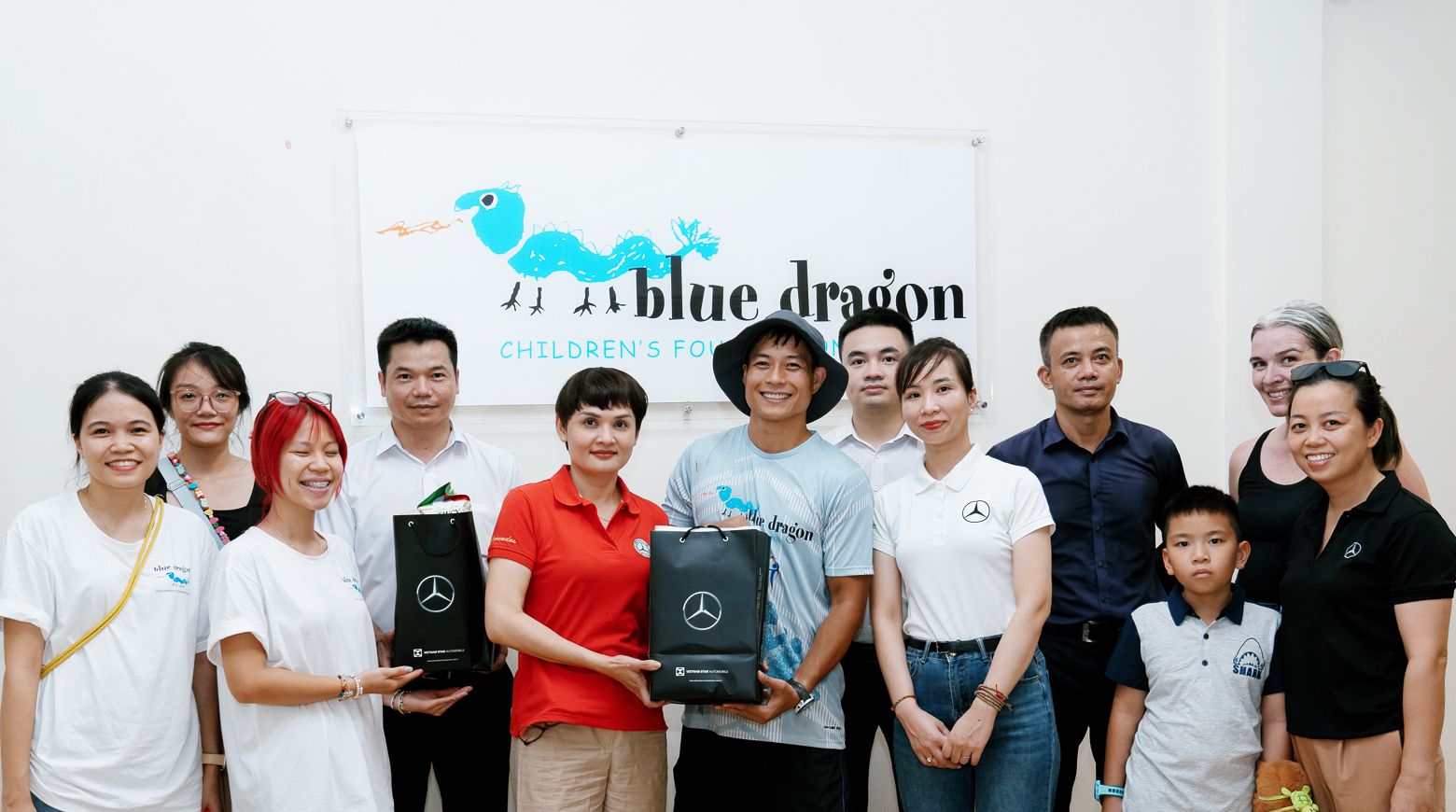 Through Blue Dragon Children’s Foundation, Vietnam Star Automobile contributes to help those impacted by recent floods.