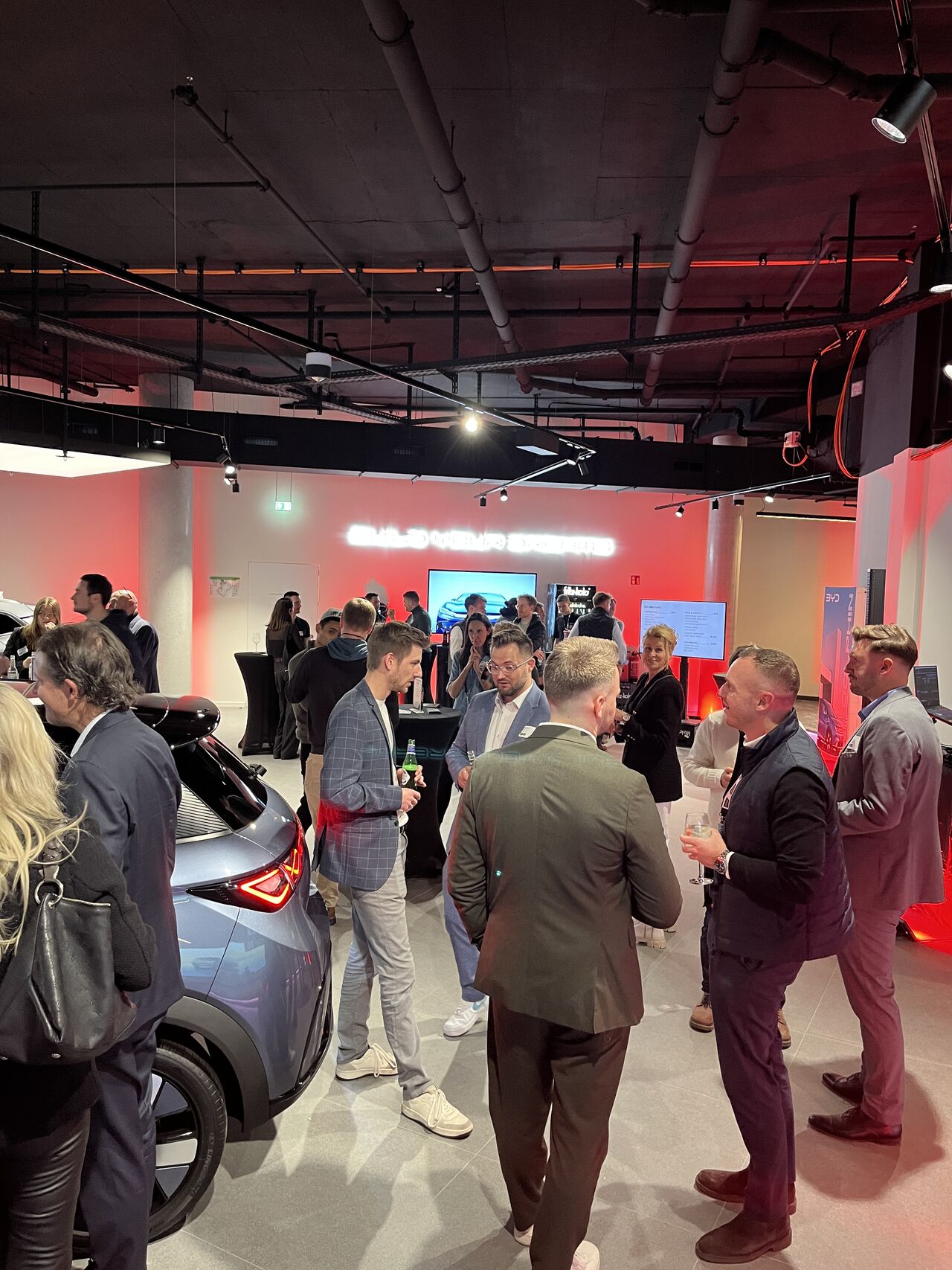 STERNAUTO hosts popular community-based afterwork networking guests at the new BYD City Showroom in Berlin.