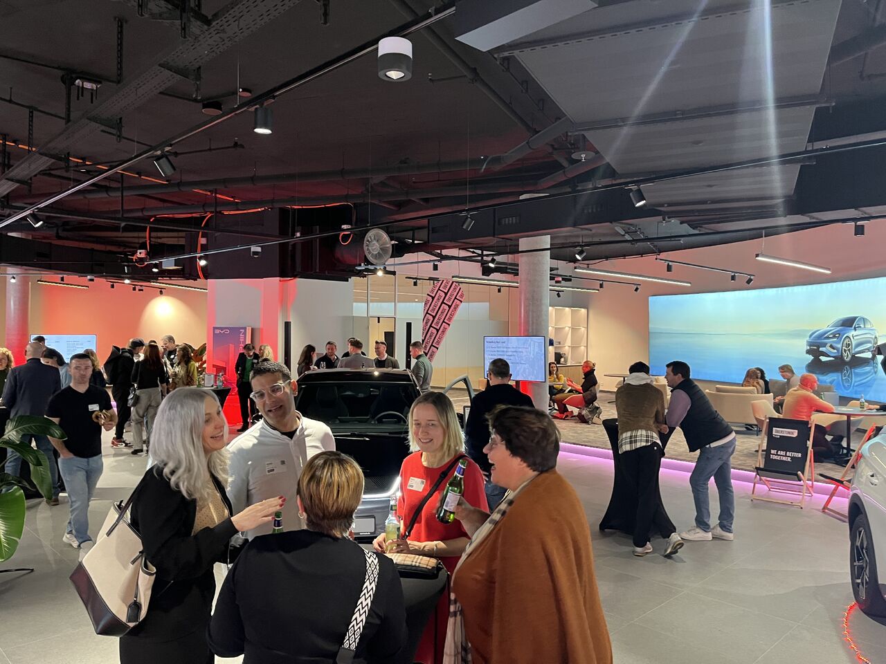 STERNAUTO hosts popular community-based afterwork networking guests at the new BYD City Showroom in Berlin.